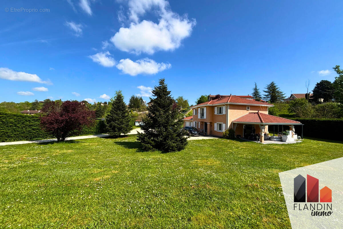 Maison à CHARLY