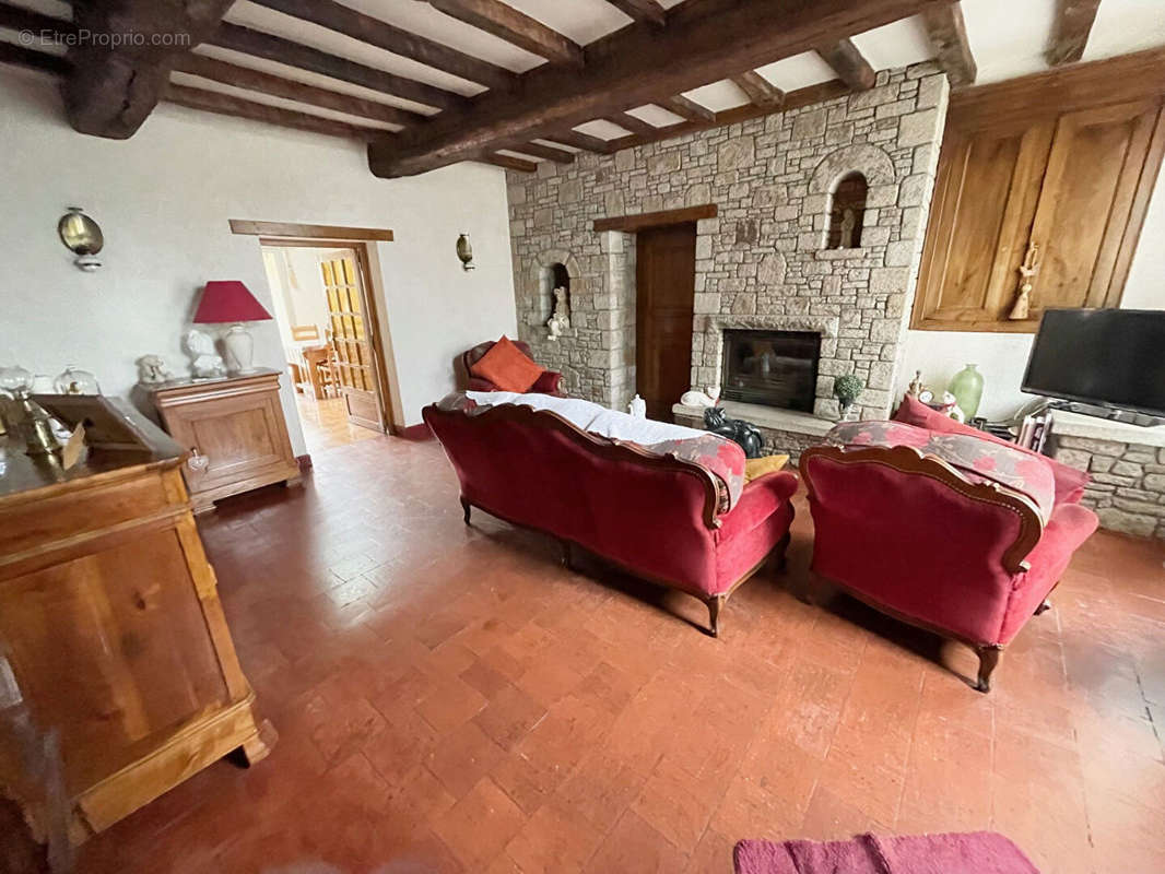 Maison à SAINT-MACAIRE-EN-MAUGES