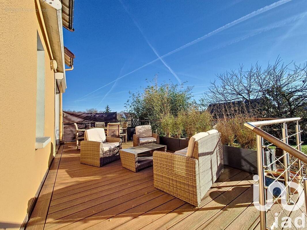 Photo 1 - Maison à LE MESNIL-SAINT-DENIS