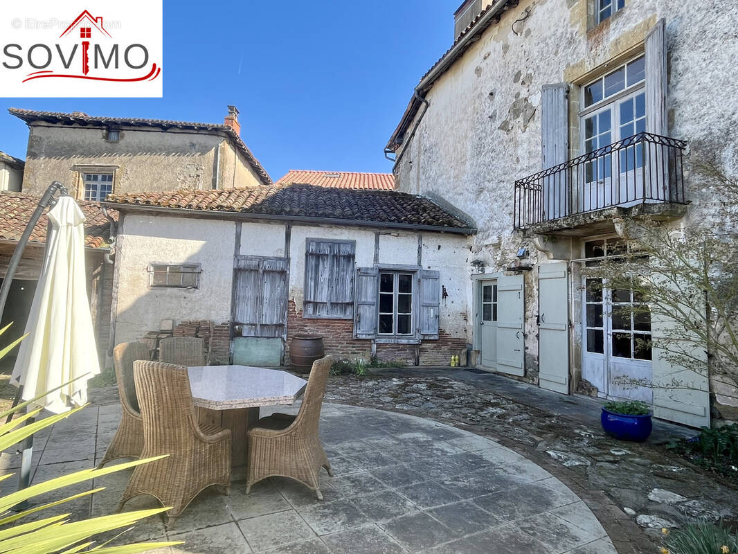 Maison à AVAILLES-LIMOUZINE