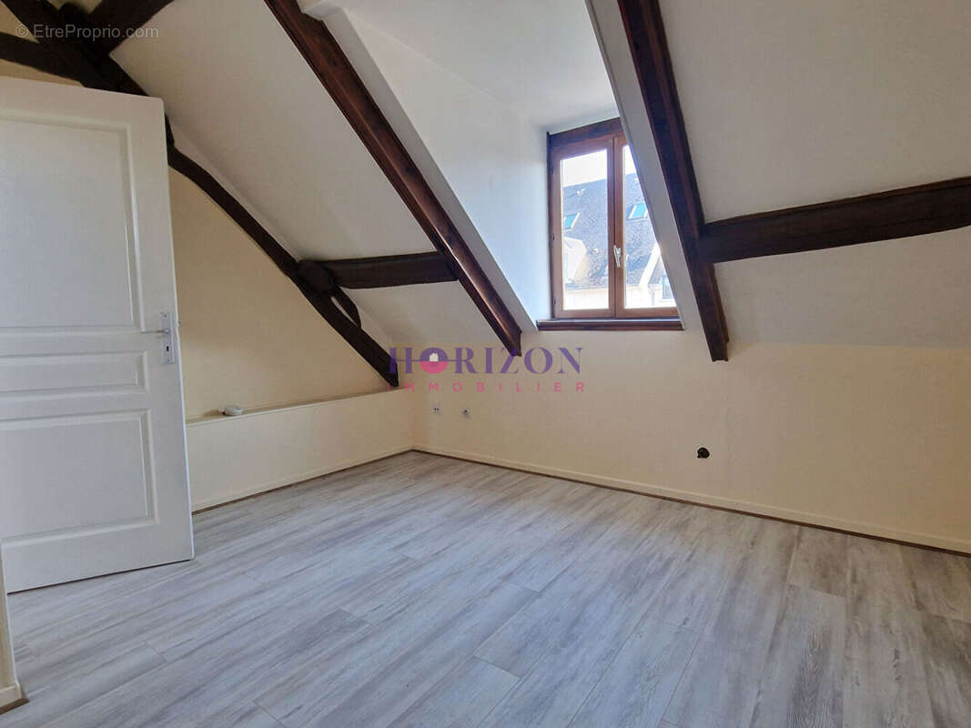 Appartement à LA CHAPELLE-EN-SERVAL