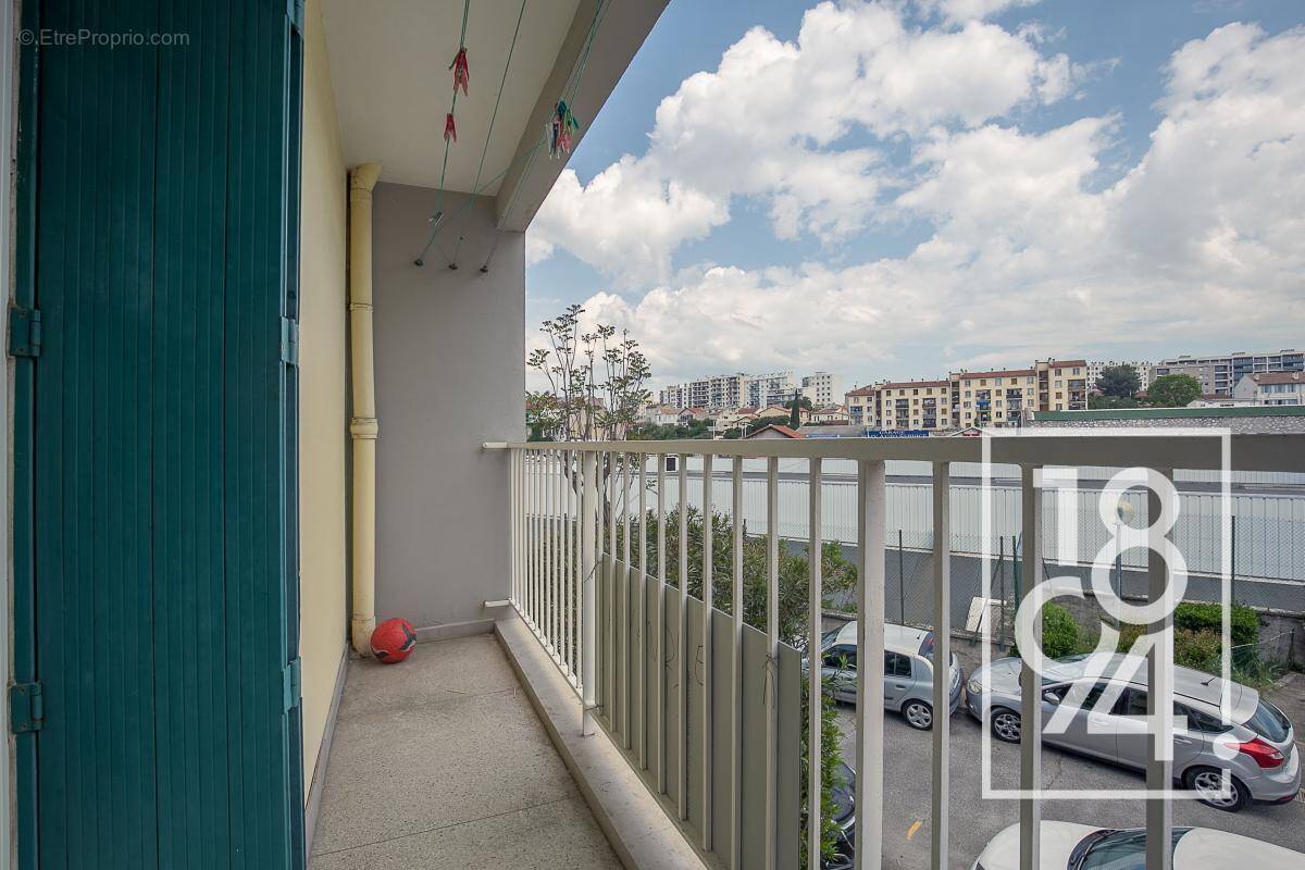 Appartement à MARSEILLE-3E