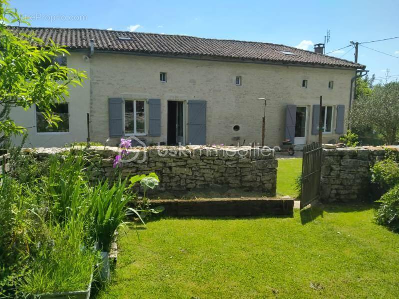 Maison à RUFFEC