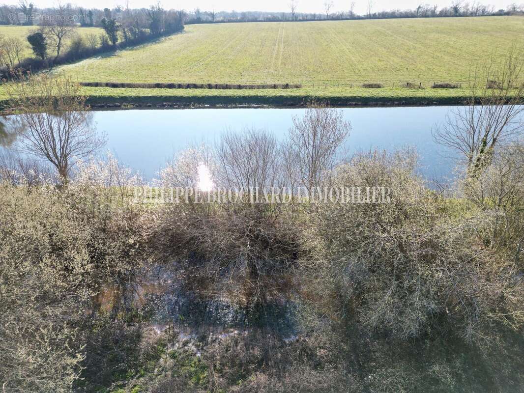 Terrain à MAREUIL-SUR-LAY-DISSAIS