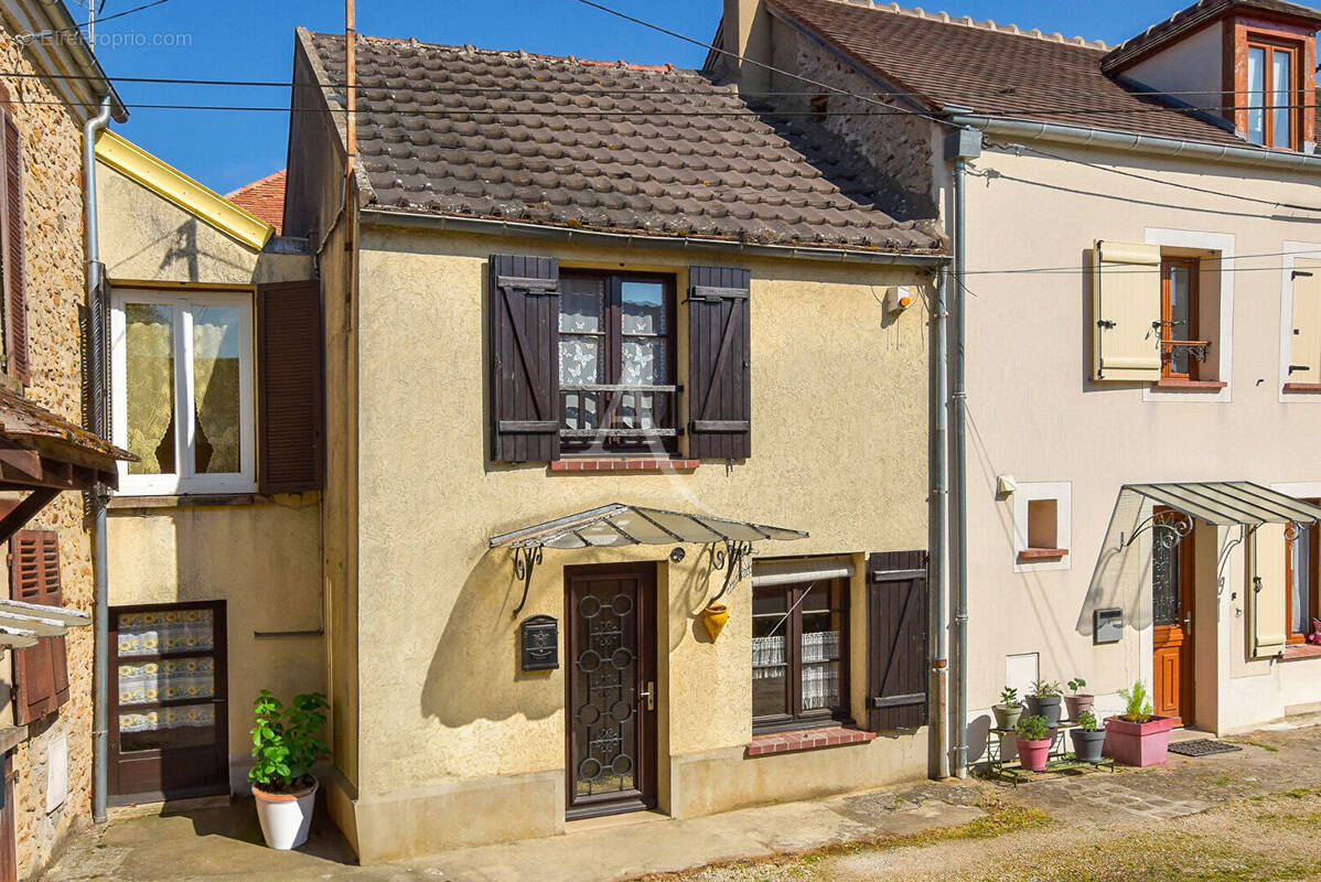 Maison à OZOUER-LE-VOULGIS