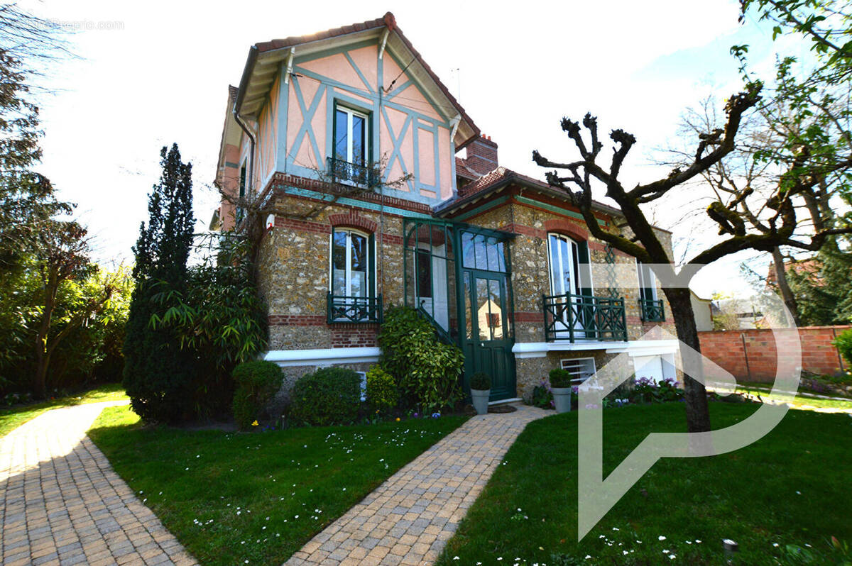 Maison à BEAUCHAMP