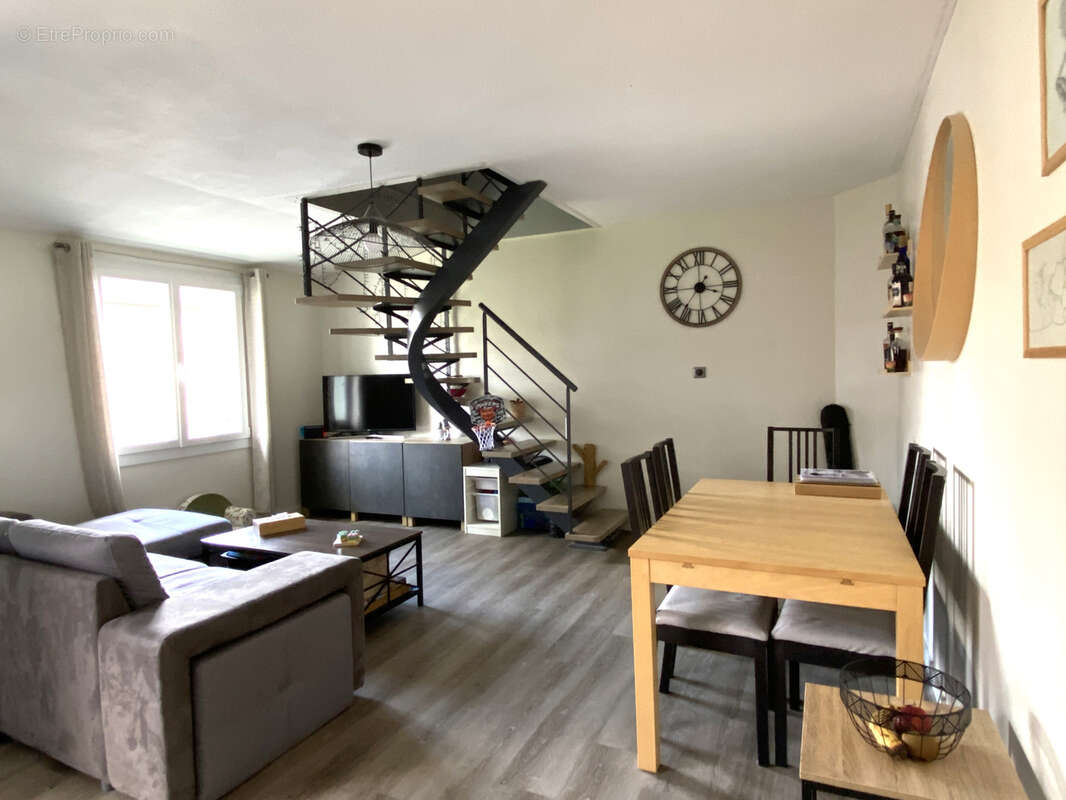 Appartement à CHAZAY-D&#039;AZERGUES