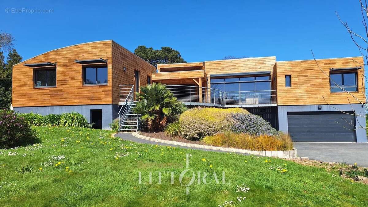 Maison à LOCQUIREC