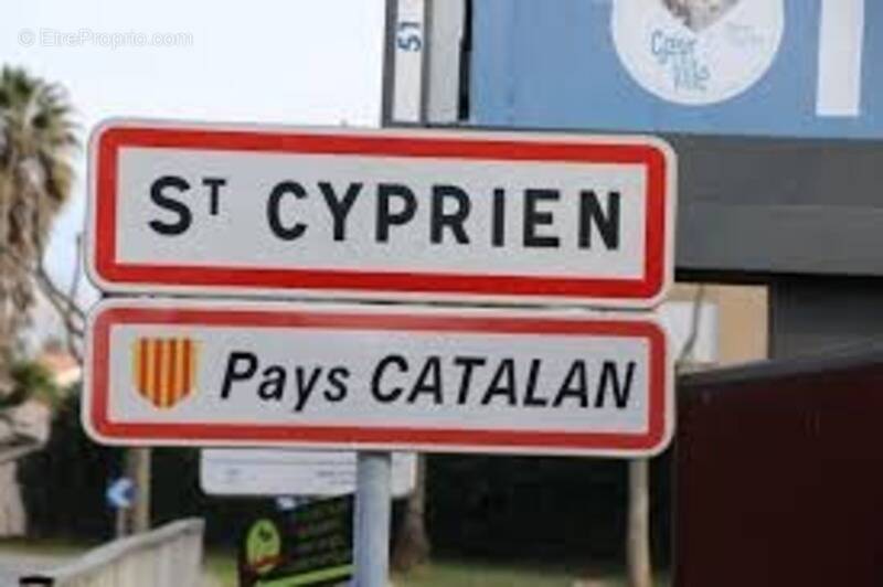 Terrain à SAINT-CYPRIEN