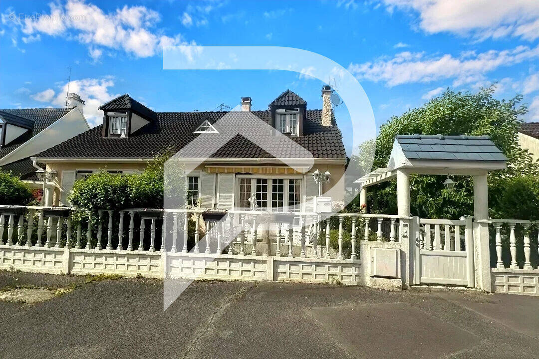 Maison à OZOIR-LA-FERRIERE