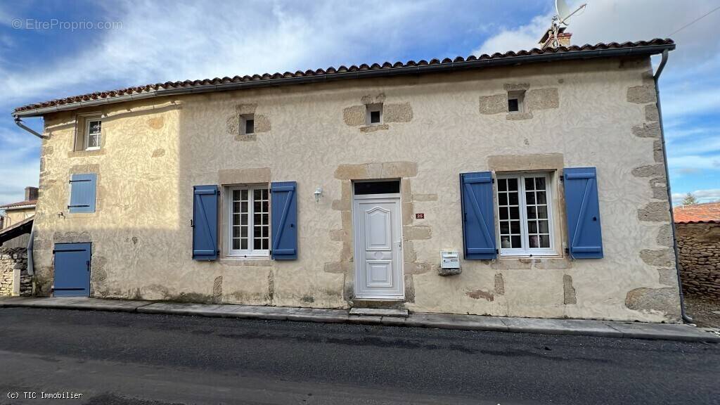 Maison à NANTEUIL-EN-VALLEE