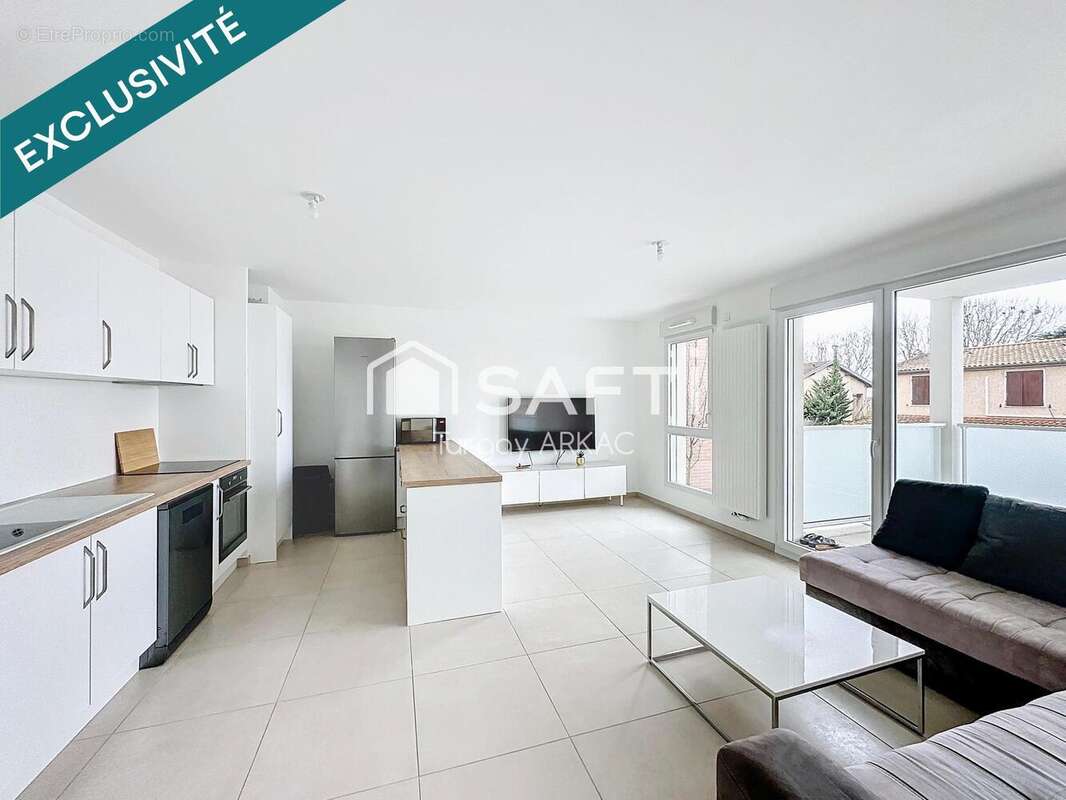 Photo 2 - Appartement à DECINES-CHARPIEU