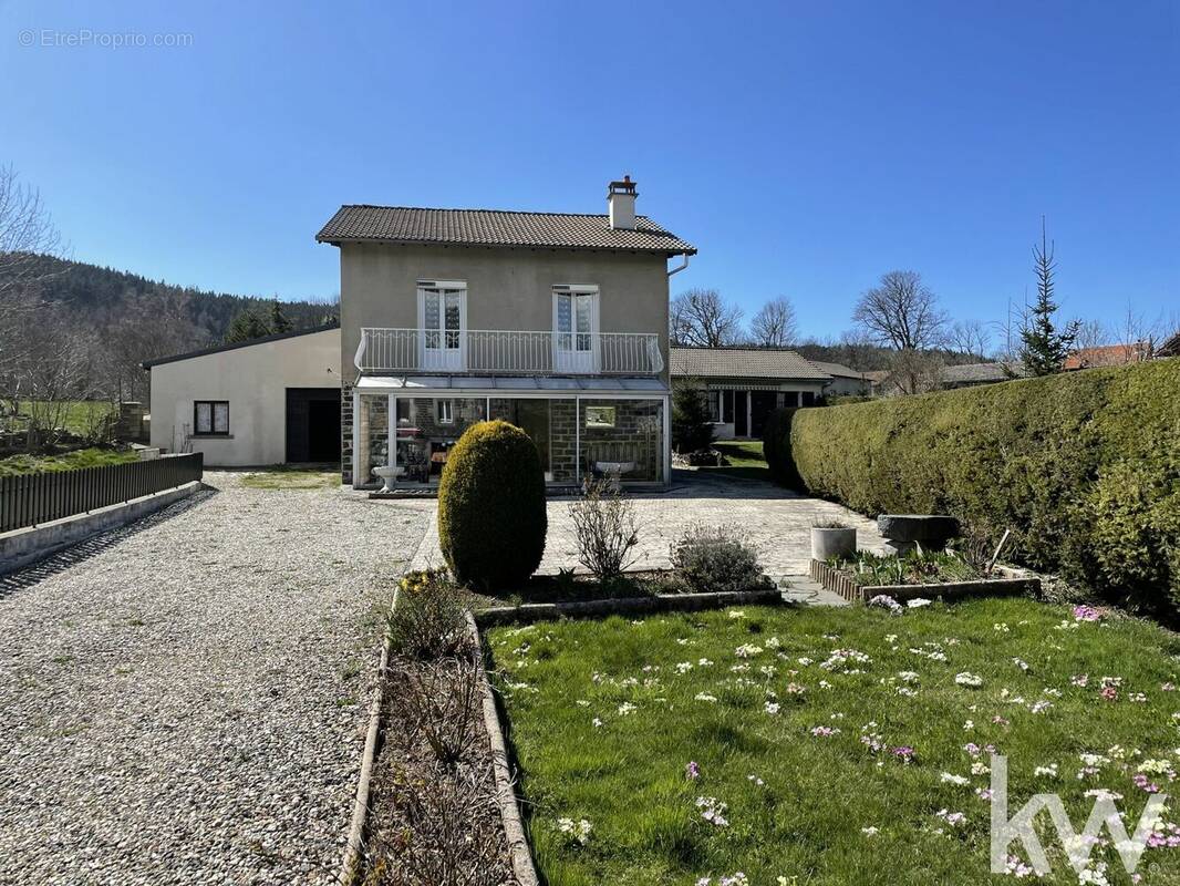 Maison à ARAULES