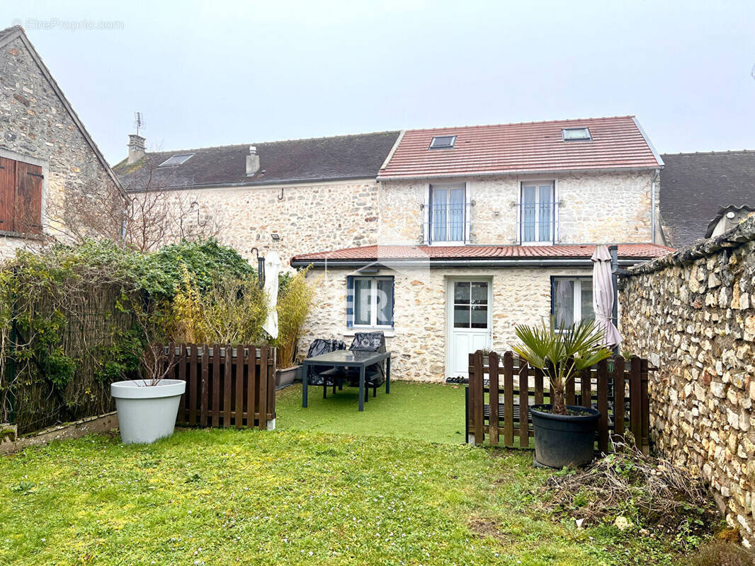 Maison à VERT-SAINT-DENIS