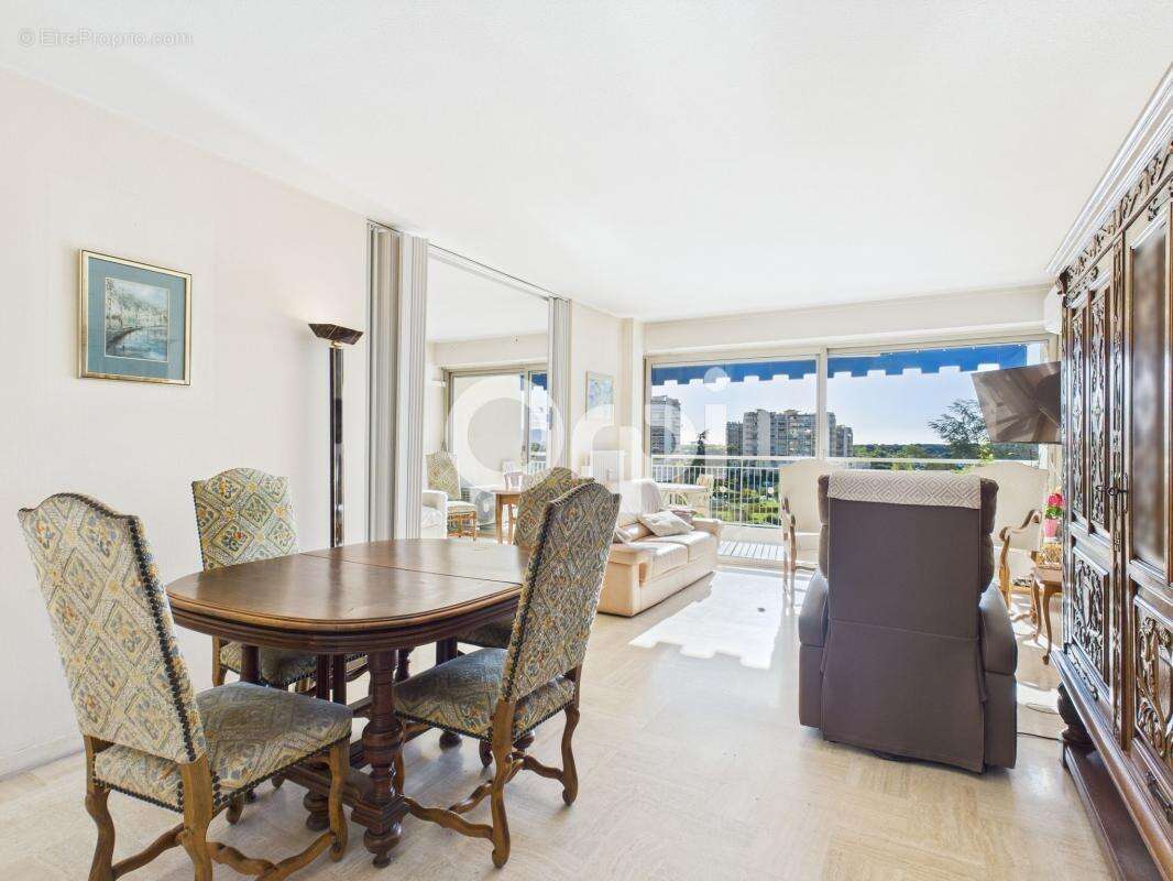 Appartement à MANDELIEU-LA-NAPOULE