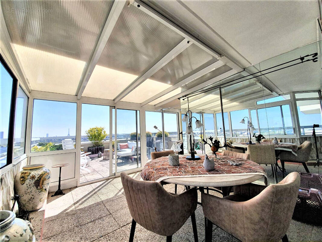Appartement à COURBEVOIE