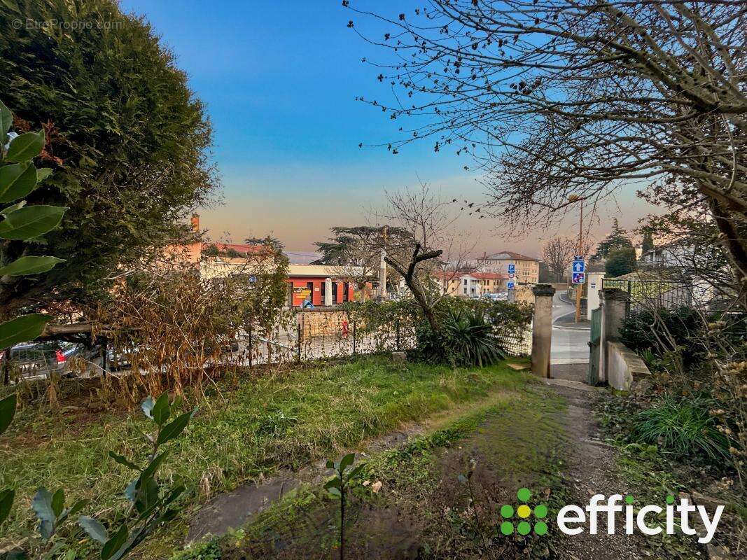 Appartement à ALBIGNY-SUR-SAONE