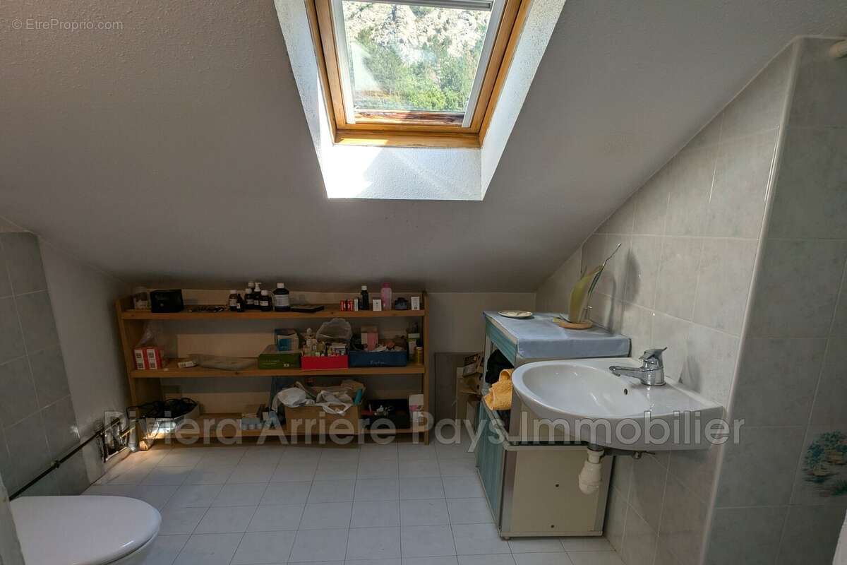 Appartement à PUGET-THENIERS