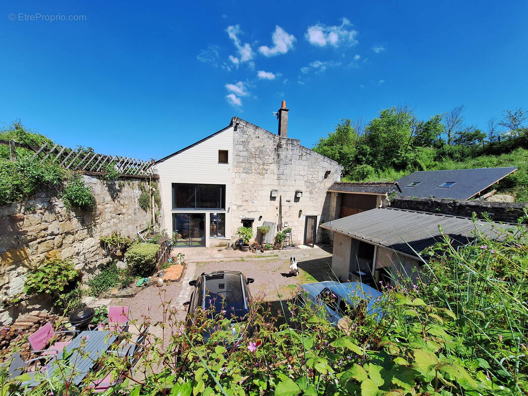 Maison à CANDES-SAINT-MARTIN