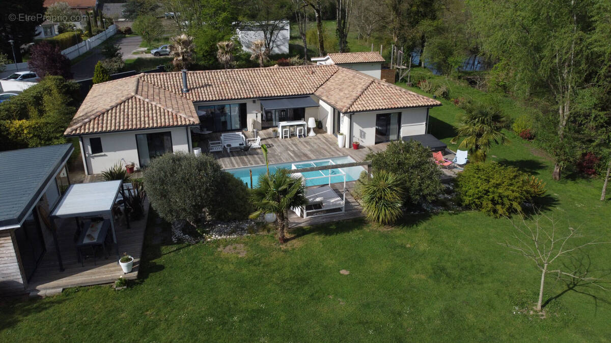 Maison à MONTUSSAN