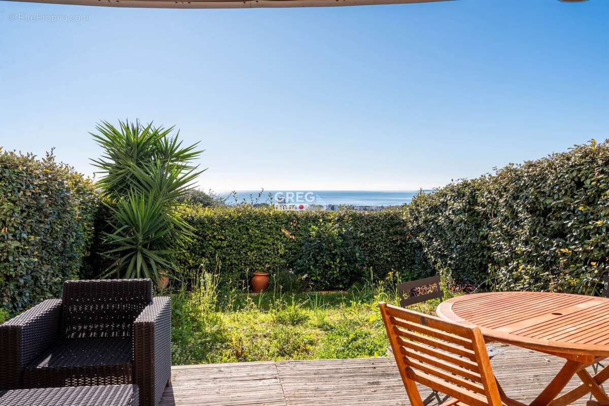 Appartement à SAINT-LAURENT-DU-VAR