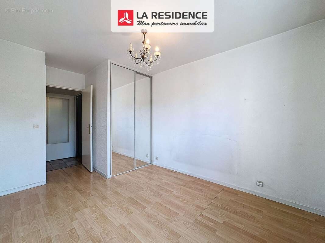 Appartement à SAINT-LAURENT-DU-VAR