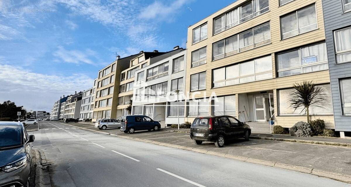 Parking à COURSEULLES-SUR-MER