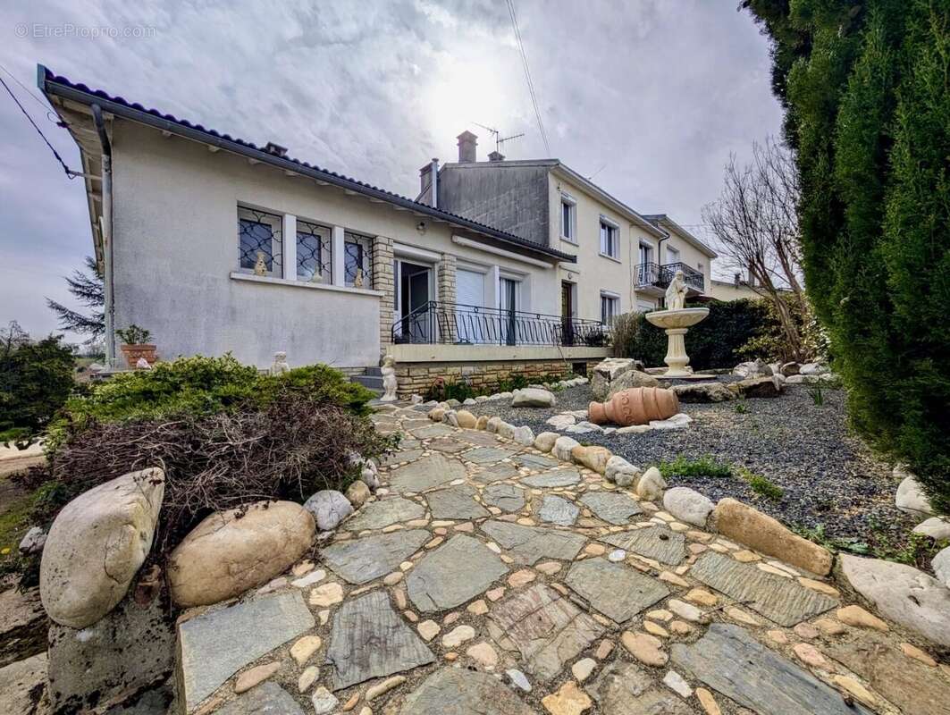 Maison à THIVIERS