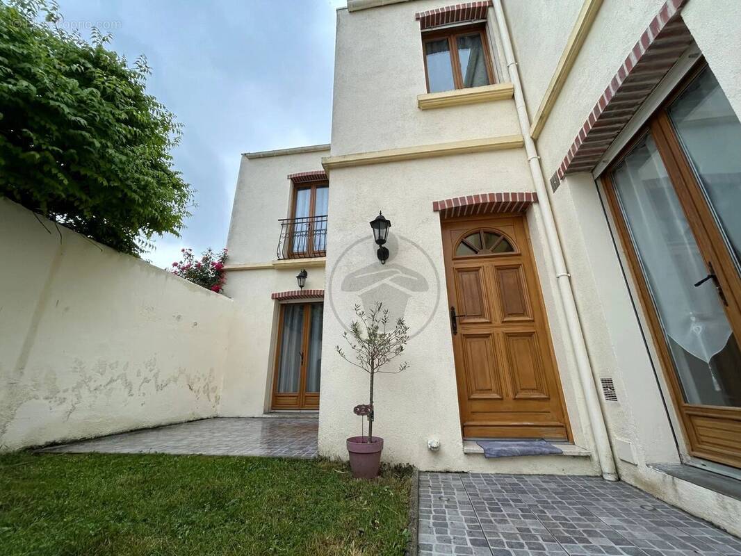 Maison à SAINT-QUENTIN