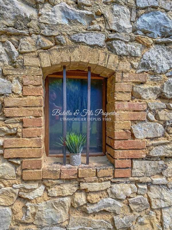 Maison à LAUDUN-L&#039;ARDOISE