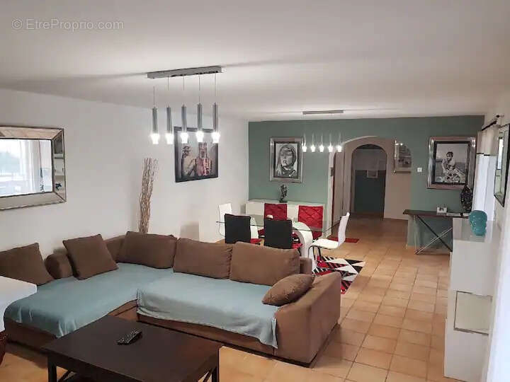 Maison à ROQUEBRUNE-SUR-ARGENS
