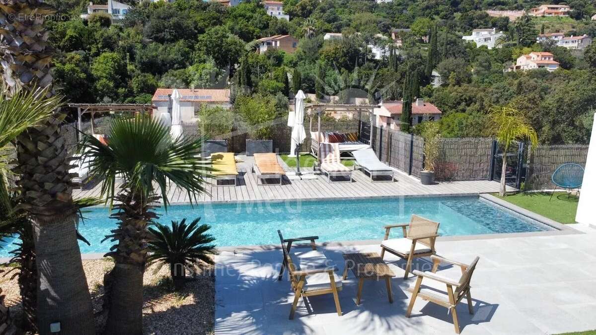 Maison à ROQUEBRUNE-SUR-ARGENS