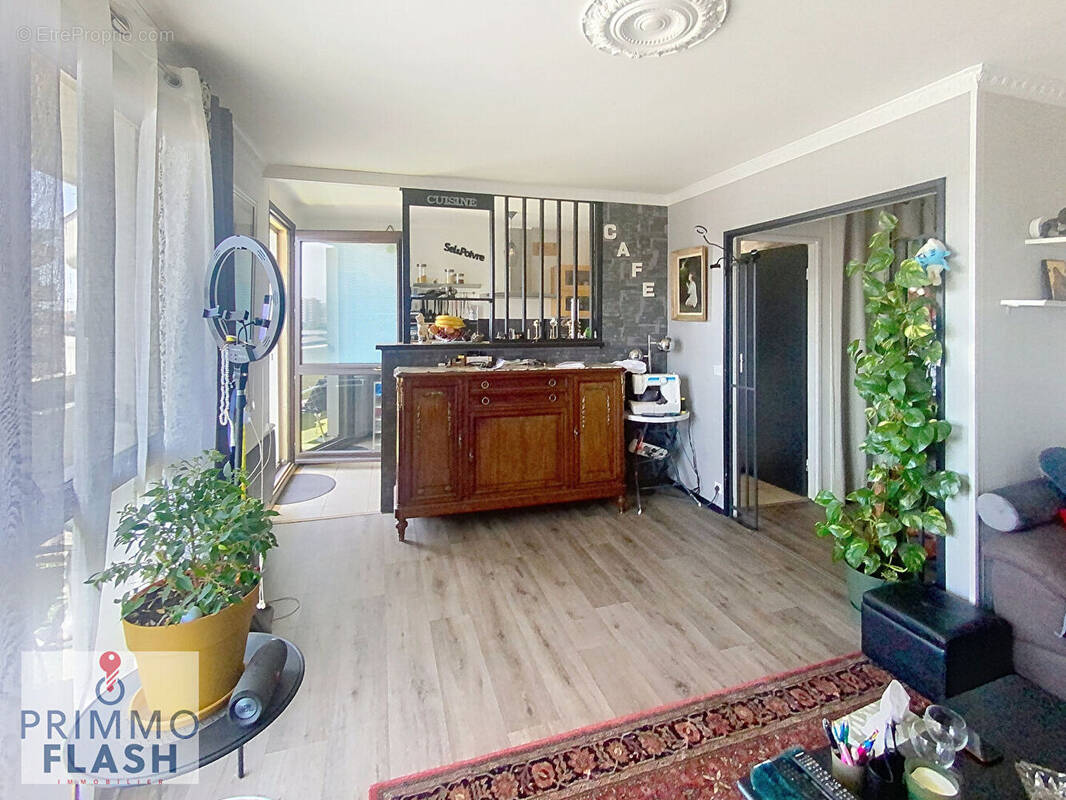 Appartement à LA COURNEUVE