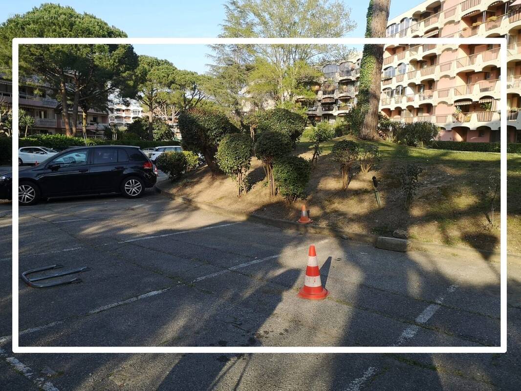 Parking à MANDELIEU-LA-NAPOULE