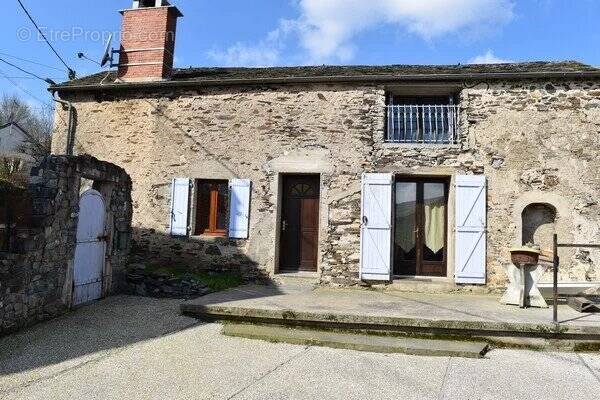 Appartement à COURNIOU