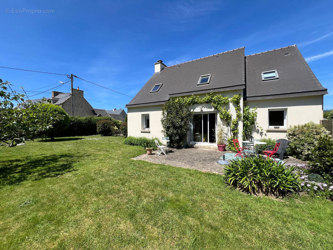 Maison à SAINT-JACUT-DE-LA-MER