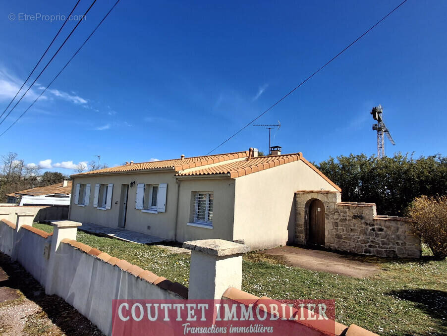 Maison à PUYMOYEN