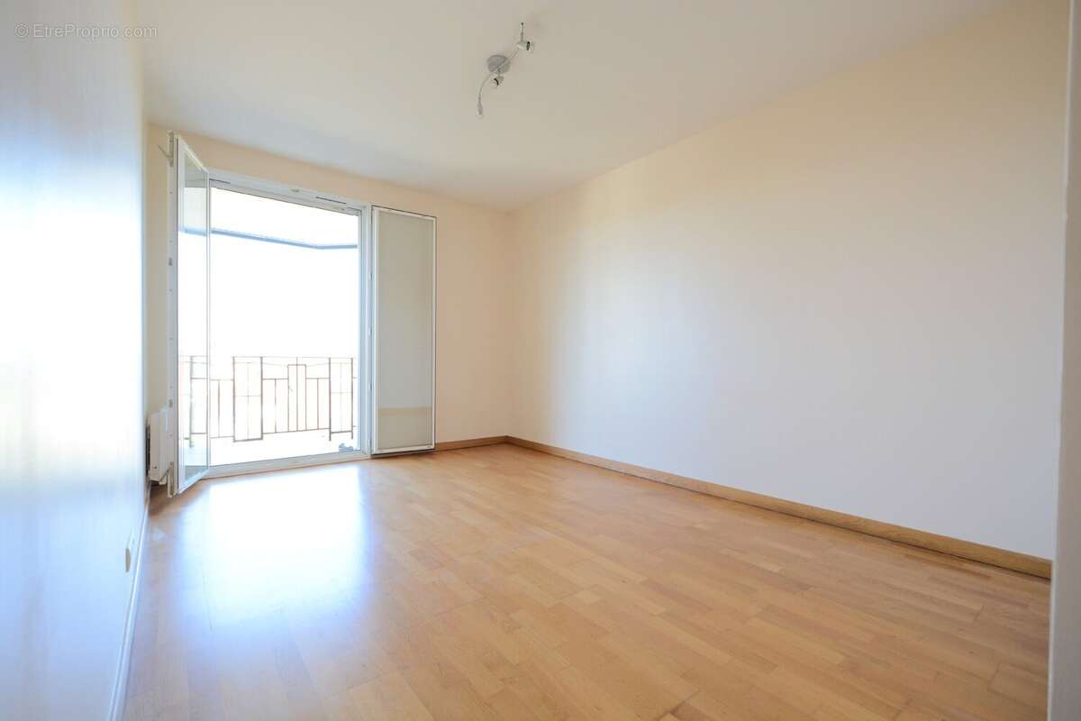Appartement à SAINT-MAUR-DES-FOSSES