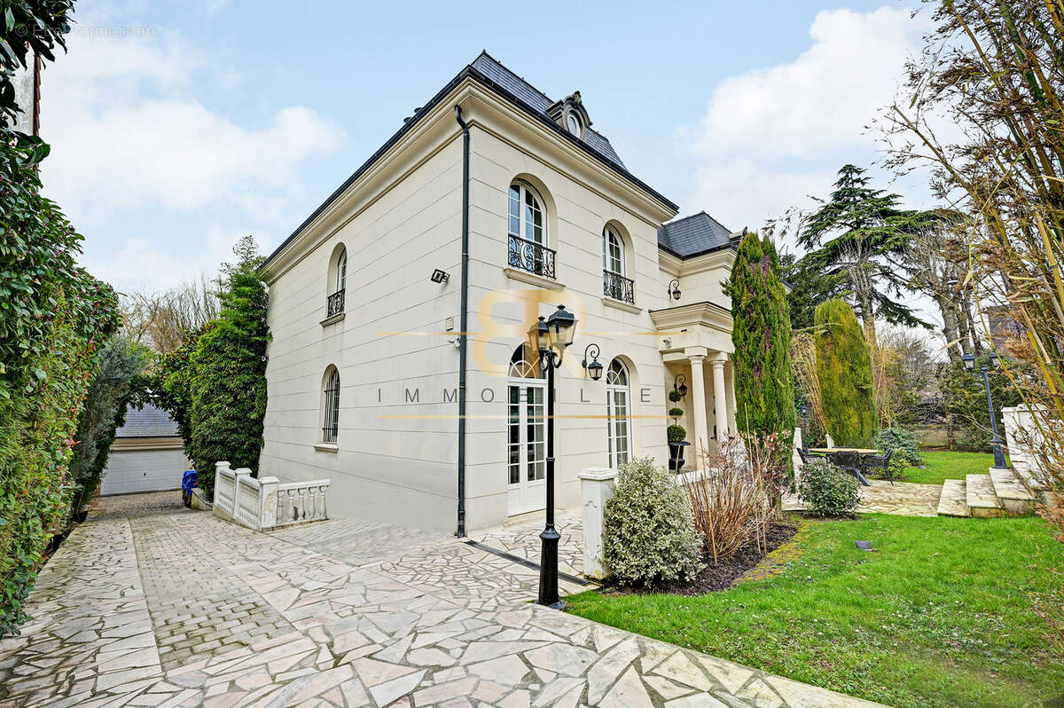Maison à SAINT-MAUR-DES-FOSSES