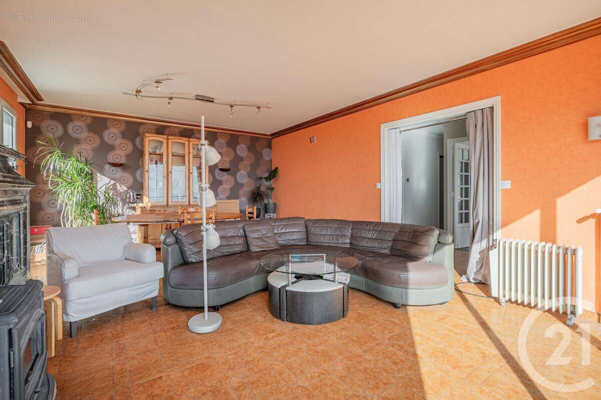 Maison à VEUREY-VOROIZE