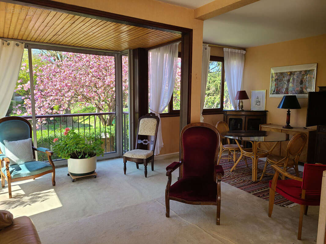Appartement à FONTENAY-LE-FLEURY