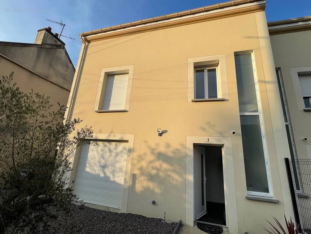 Maison à COUBRON