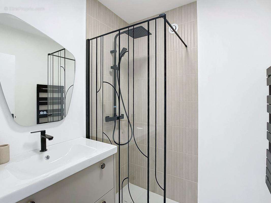 Appartement à SAINT-LAURENT-DU-VAR