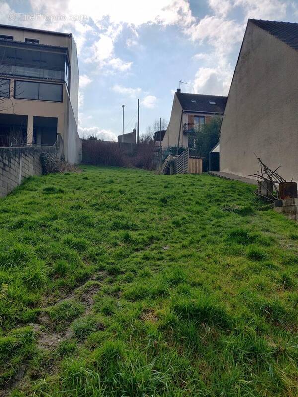 Terrain à NOISY-LE-SEC