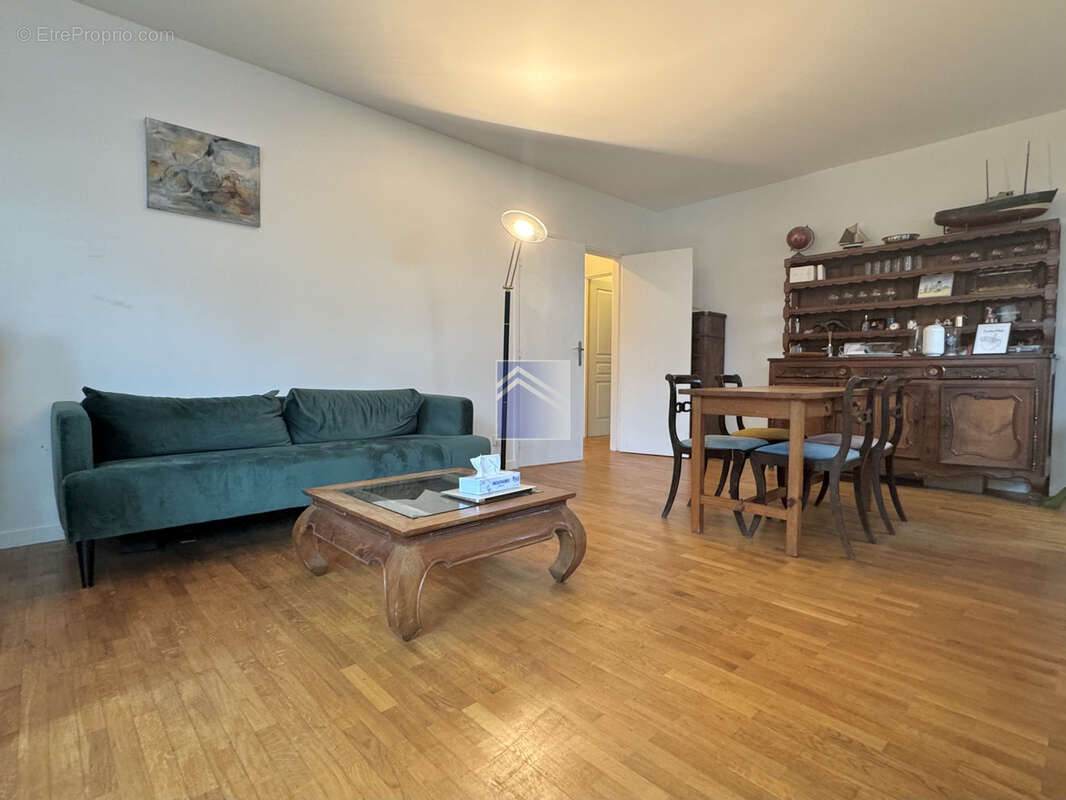 Appartement à COURBEVOIE