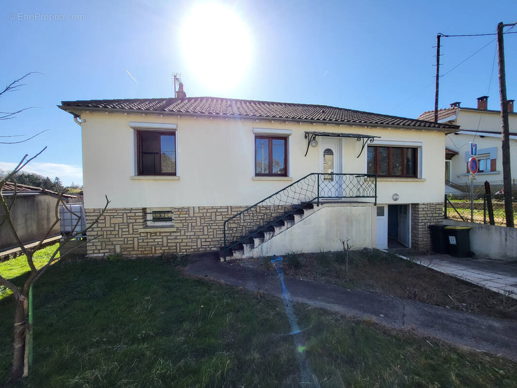 Maison à LUSIGNAN