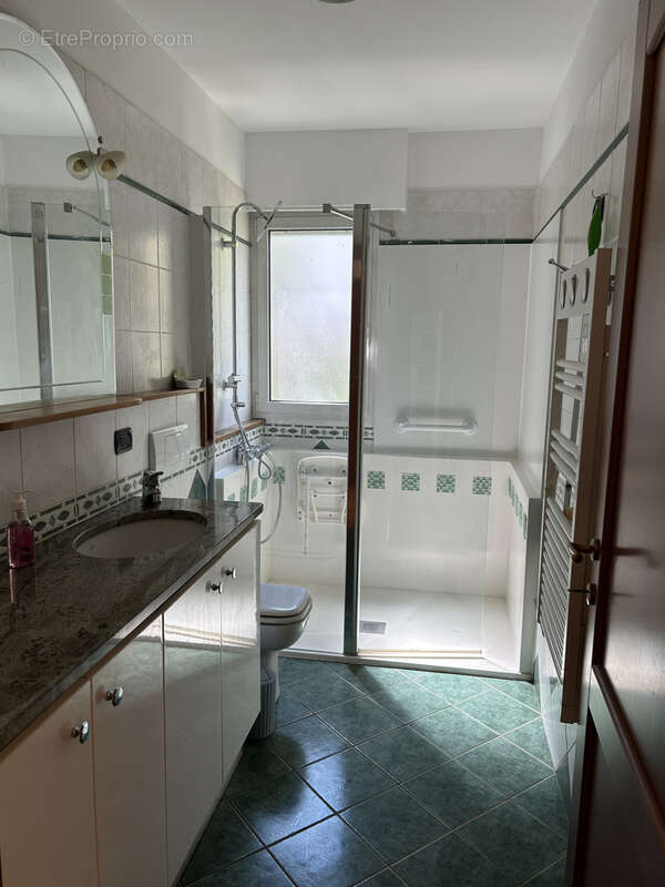 Appartement à SAINT-LAURENT-DU-VAR