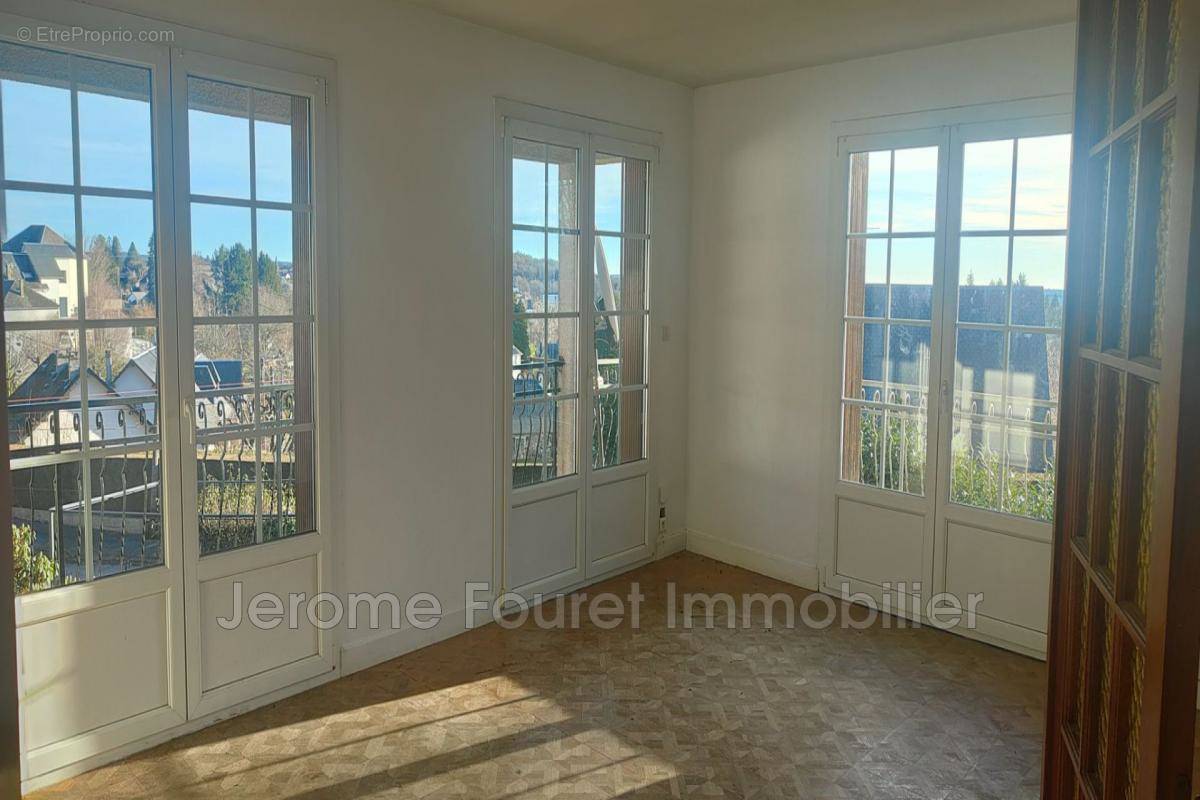 Maison à EGLETONS