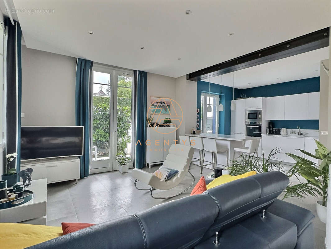 Appartement à SAINT-MAUR-DES-FOSSES