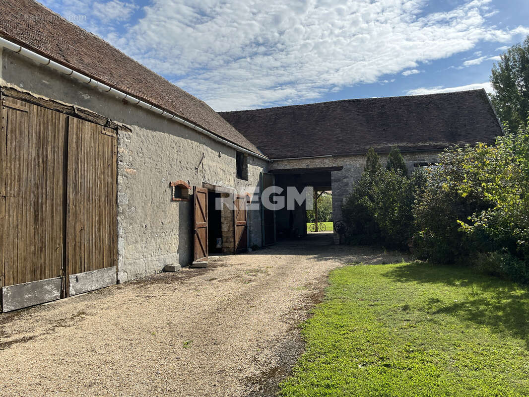 Maison à LA CHAPELLE-LA-REINE